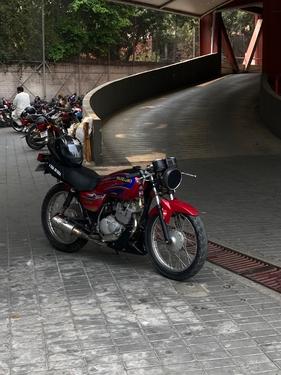 Suzuki GS 150 - 2010