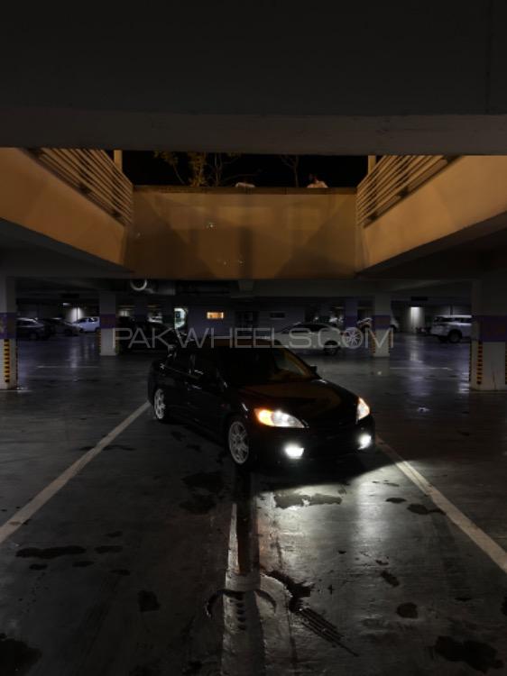 Honda Civic - 2004 Dark Image-1
