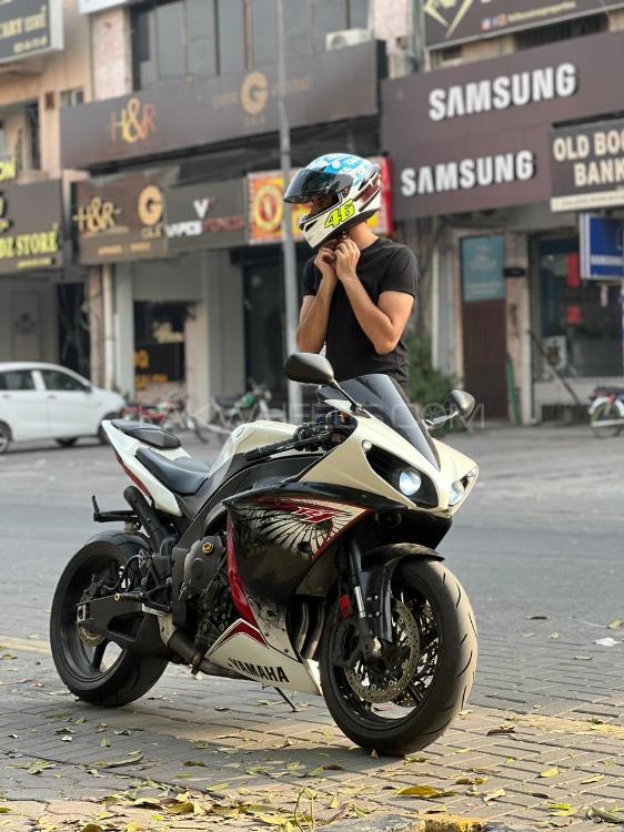 یاماہا YZF-R1 - 2012 Beauty & the Beast  Image-1