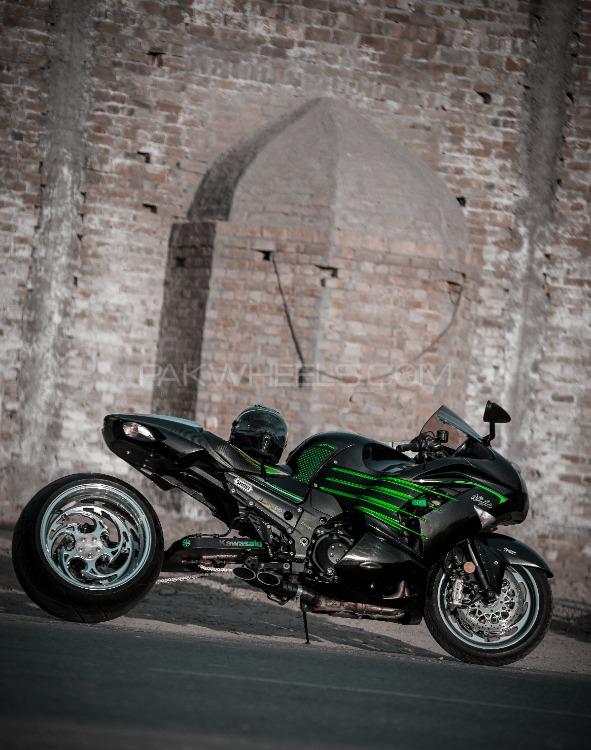 Kawasaki Ninja ZX-14 Monster Energy - 2013 Street fighter  Image-1