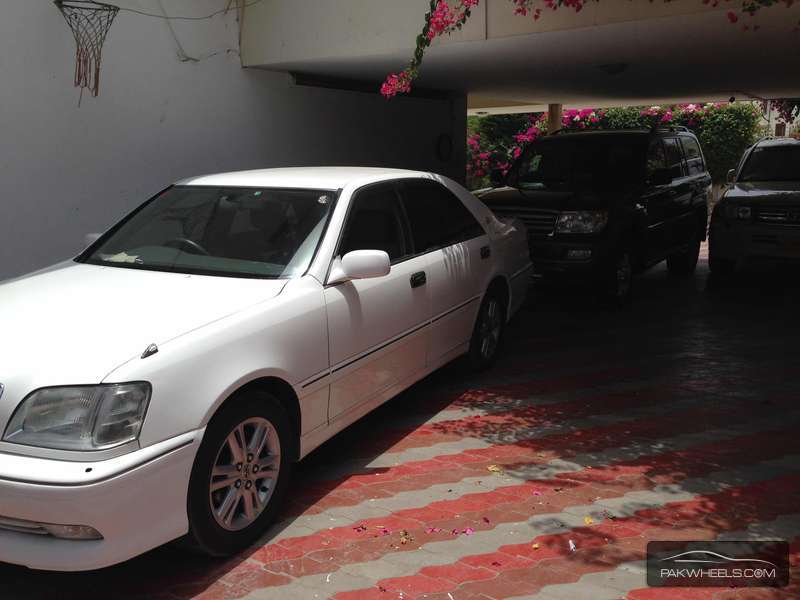 Toyota Crown 2002 for Sale in Karachi Image-1