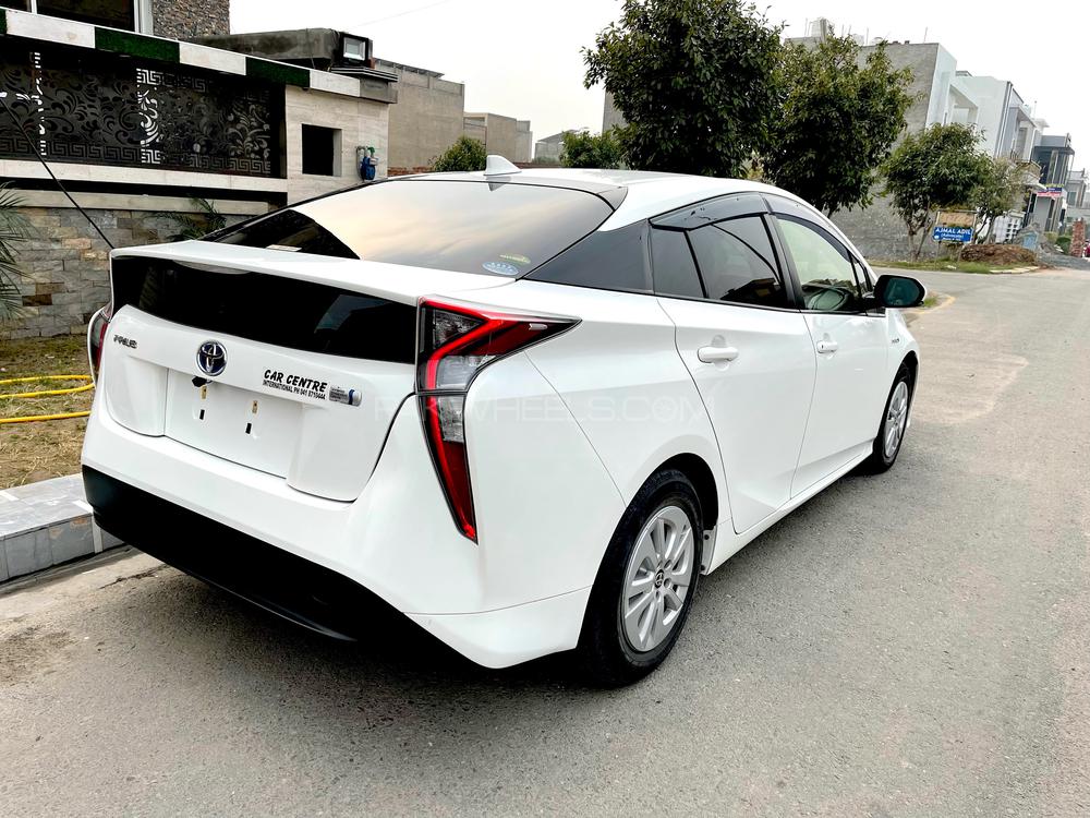 Toyota Prius 2018 for Sale in Faisalabad Image-1