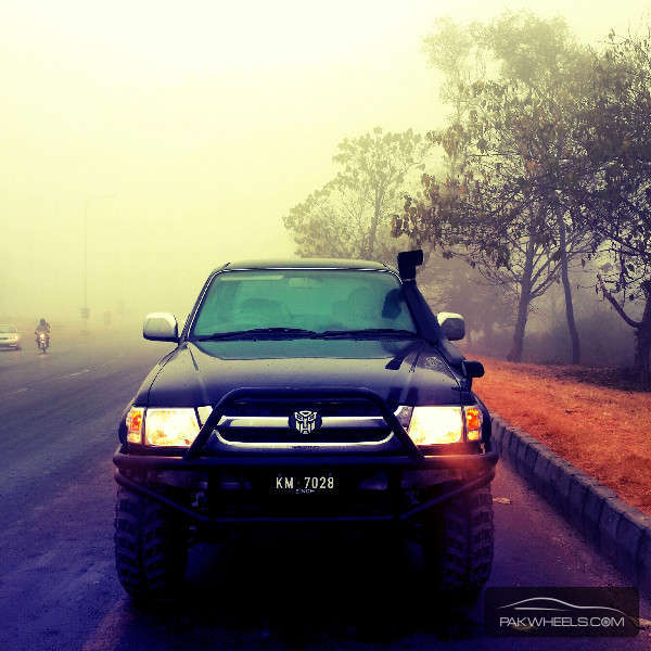 Toyota Hilux 2003 for Sale in Islamabad Image-1