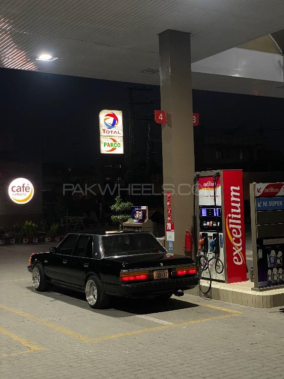 Toyota Crown - 1984 Ls-120 crown Image-1