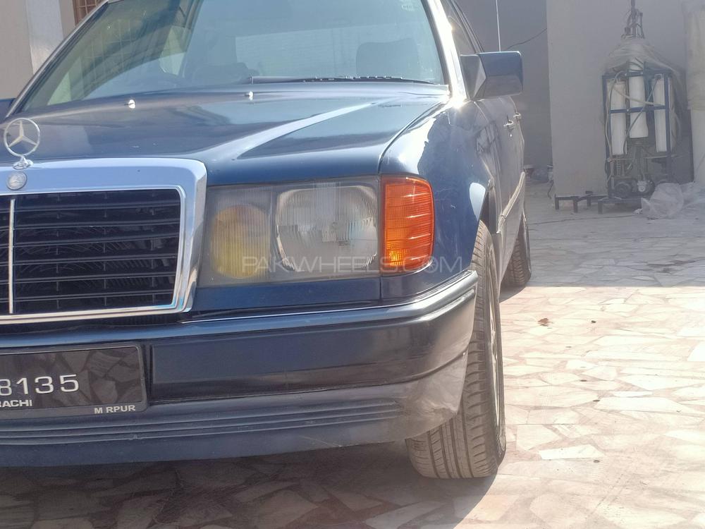 Mercedes Benz E Class 1990 for Sale in Peshawar Image-1