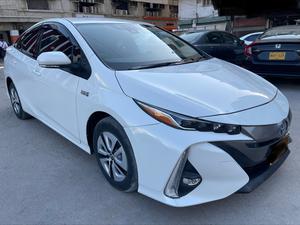 Toyota Prius PHV (Plug In Hybrid) 2017 for Sale in Karachi