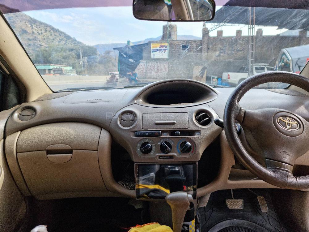 Toyota Platz 2004 for Sale in Peshawar Image-1