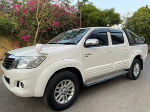 Toyota Hilux Vigo Champ GX 2015 for Sale in Karachi