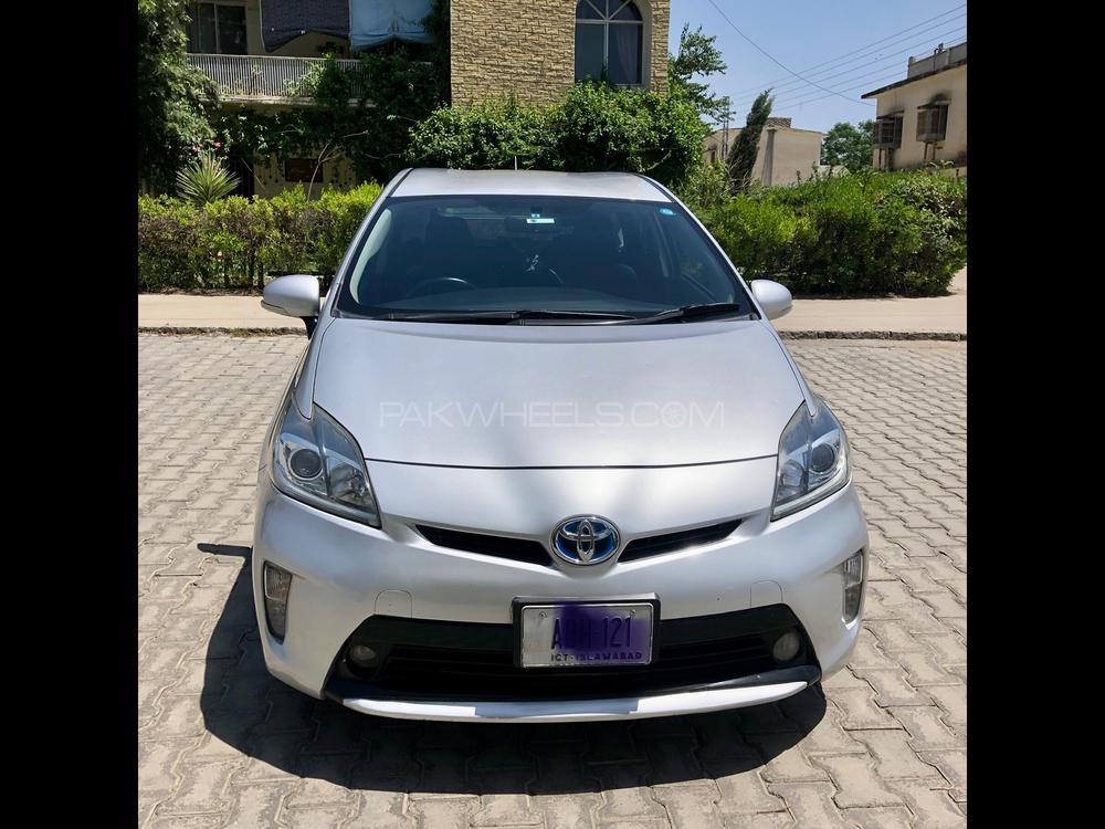 Toyota Prius 2012 for Sale in Kamra Image-1