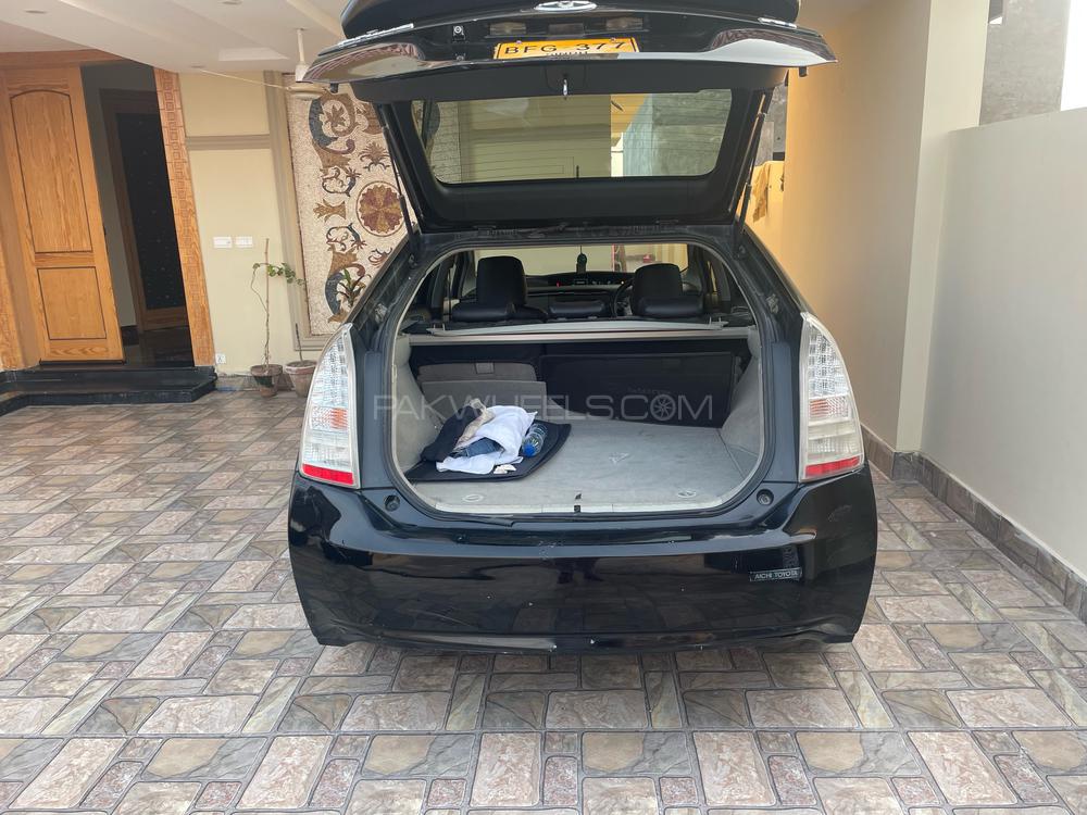 Toyota Prius 2011 for Sale in Lahore Toyota Prius 2011 for Sale in Lahore Image-13