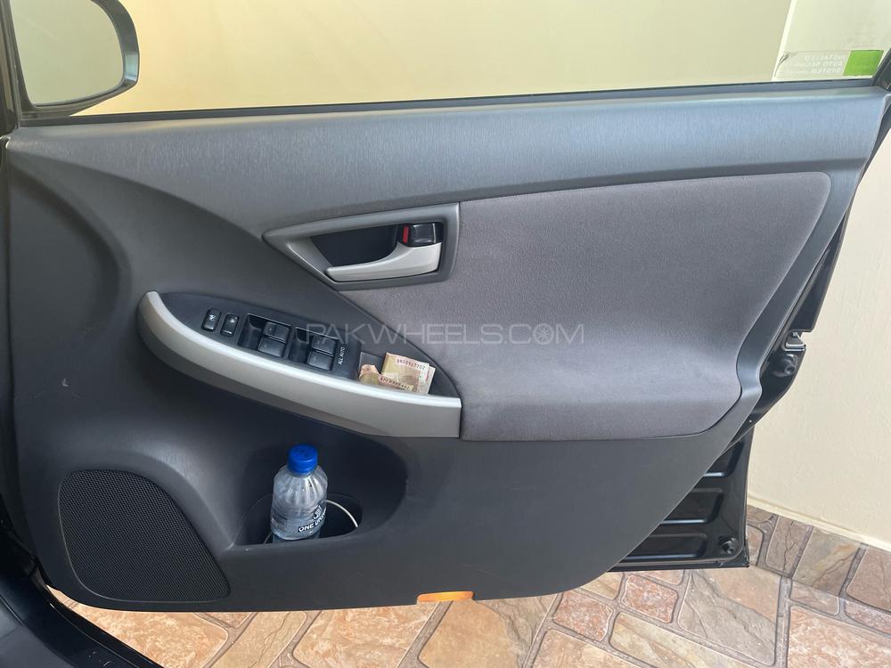 Toyota Prius 2011 for Sale in Lahore Toyota Prius 2011 for Sale in Lahore Image-14