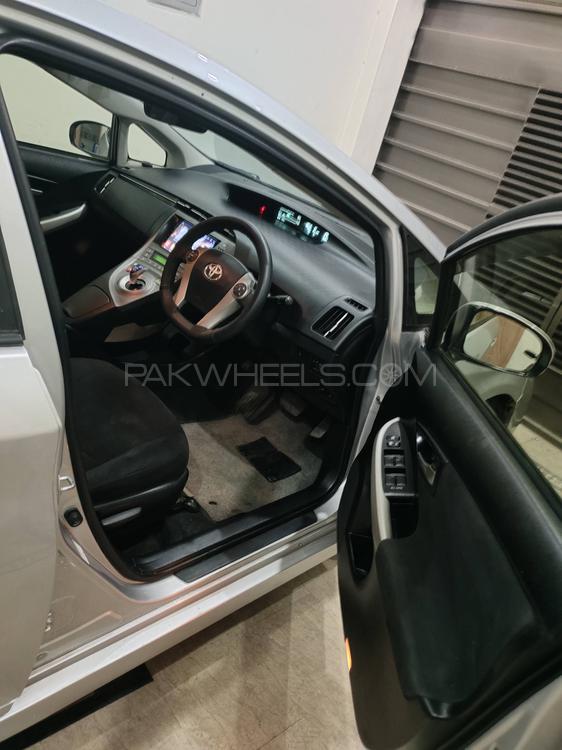 Toyota Prius 2012 for Sale in Lahore Toyota Prius 2012 for Sale in Lahore Image-8