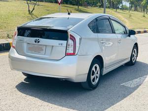 Toyota Prius S LED Edition 1.8 2012 for Sale in Islamabad