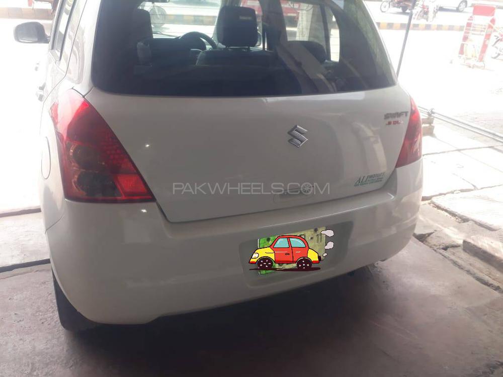 Suzuki Swift 2011 for Sale in Sahiwal Suzuki Swift 2011 for Sale in Sahiwal Image-2