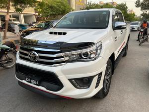Toyota Hilux Revo V Automatic 3.0  2017 for Sale in Karachi