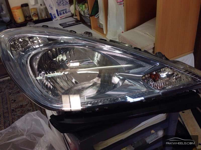 Honda Fit head light RH Image-1
