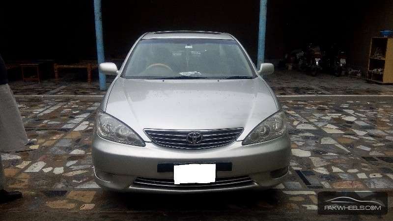 Toyota Camry 2004 for Sale in Peshawar Image-1