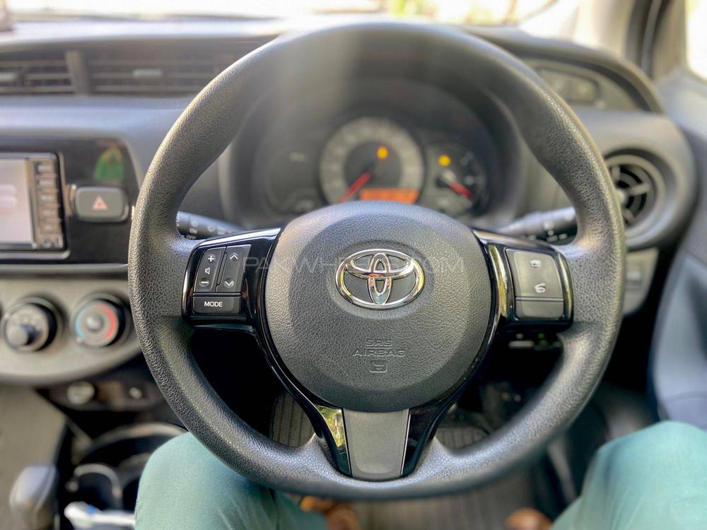 Toyota Vitz 2018 for Sale in Sialkot Image-1