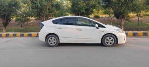 Toyota Prius S 1.8 2011 for Sale in Faisalabad