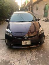 Toyota Prius S Touring Selection GS 1.8 2013 for Sale in Mardan