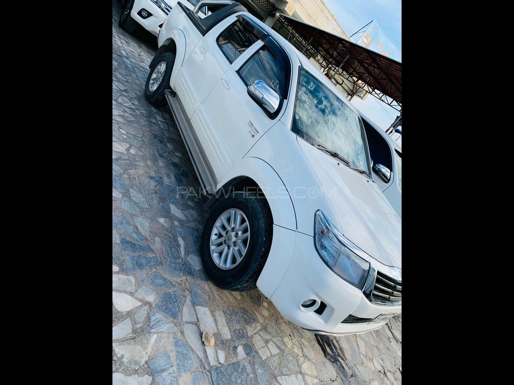 Toyota Hilux 2016 for Sale in Peshawar Toyota Hilux 2016 for Sale in Peshawar Image-3