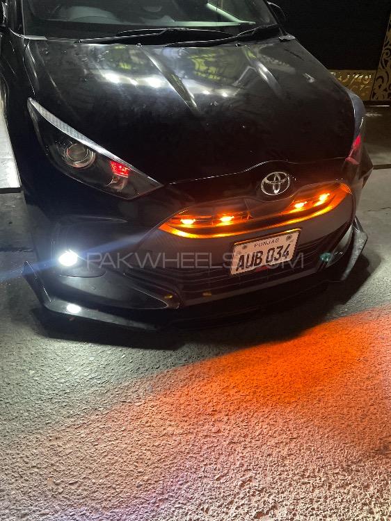 ٹویوٹا یارس ہیچ بیک - 2021 Blacky Image-1