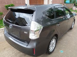 Toyota Prius Alpha G Touring 2014 for Sale in Karachi
