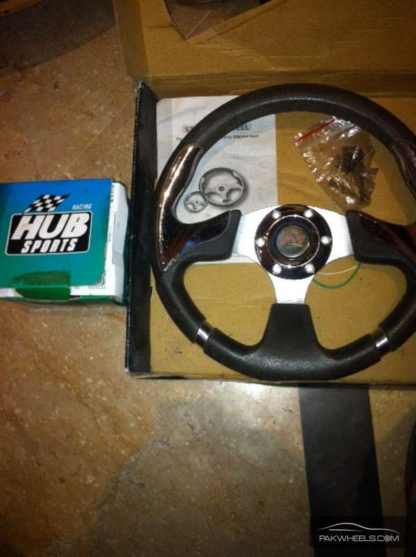  sports steering wheel and hub For Sale Image-1