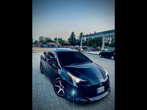 Toyota Prius A Premium 2015 for Sale in Peshawar