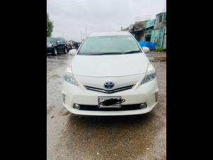 Toyota Prius Alpha S Touring 2013 for Sale in Islamabad