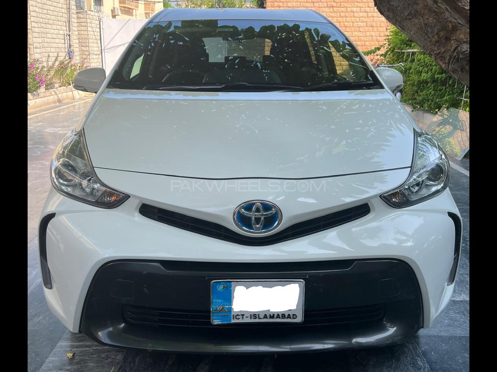 Toyota Prius Alpha 2015 for Sale in Peshawar Image-1