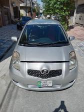 Toyota Vitz FL 1.0 2005 for Sale in Lahore