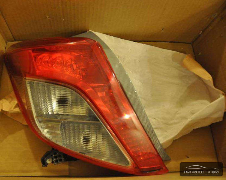 Toyota VITZ 2011-13 left tail light for sale Image-1