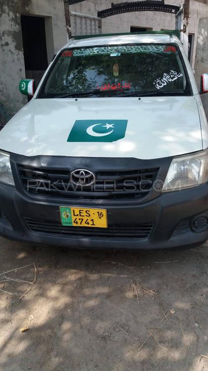 Toyota Hilux 2016 for Sale in Multan Image-1