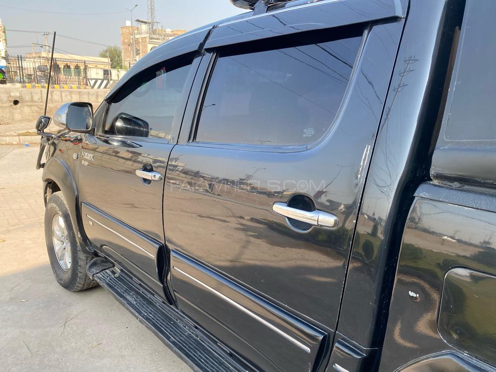 Toyota Hilux 2005 for Sale in Peshawar Image-1