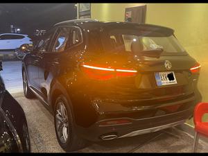 MG HS (trophy package)1.5 turbocharged 
Model 2021/12 registered Islamabad 2022
New digital meter 
Vvip registration number.
Pearl black with beige leather interior 
Top of the line specs.
Mileage 7000
Bumper to bumper original paint ( spotless condition)
Further information please call 11am to 10pm
Physically visit at Victory Cars jail road lahore.
