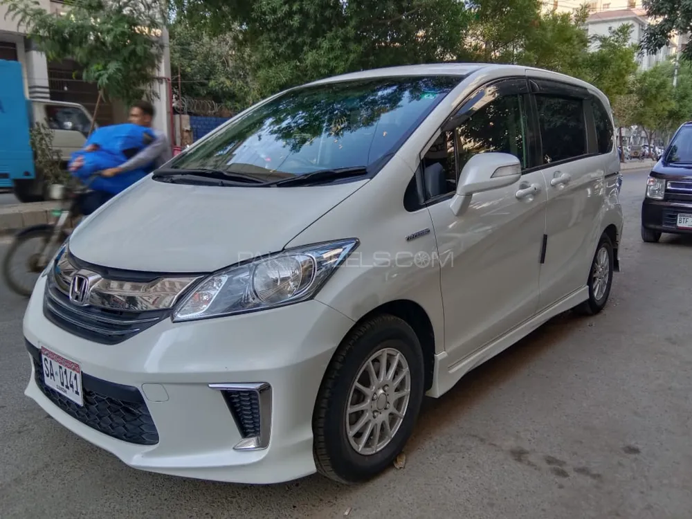 Honda Freed 2016 for Sale in Karachi Image-1
