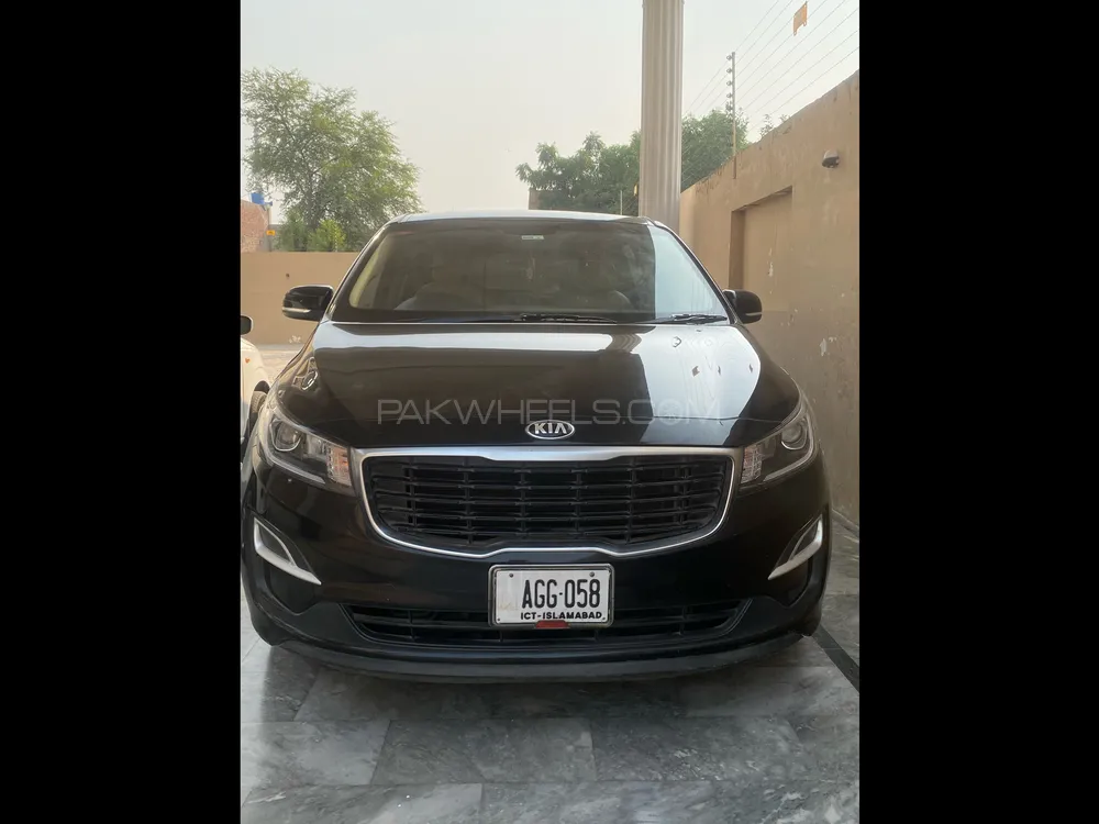 KIA Carnival 2018 for Sale in Lahore Image-1