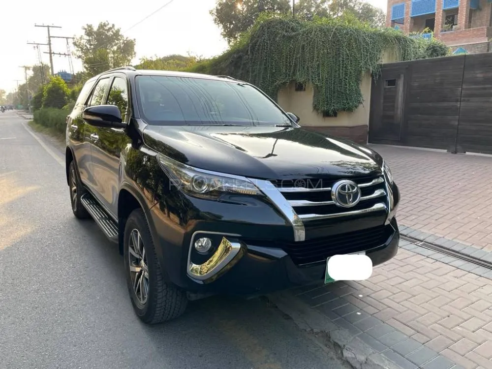 Toyota Fortuner 2017 for Sale in Lahore Image-1
