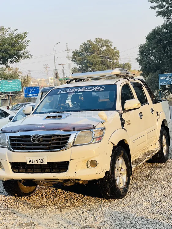 Toyota Hilux 2011 for Sale in Haripur Image-1