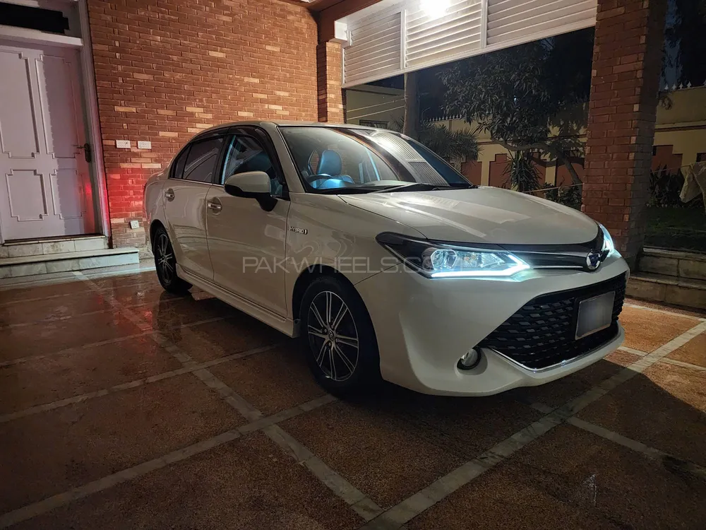 Toyota Corolla Axio 2017 for Sale in Peshawar Image-1