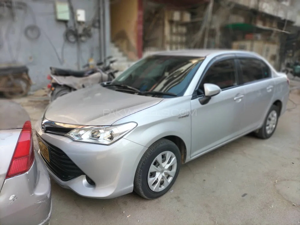 Toyota Corolla Axio 2015 for Sale in Karachi Image-1