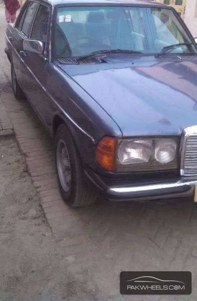 Mercedes Benz E Class 1982 for Sale in Faisalabad Image-1
