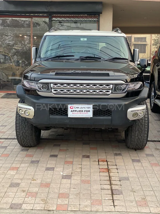 Toyota Fj Cruiser 2011 for Sale in Lahore Image-1