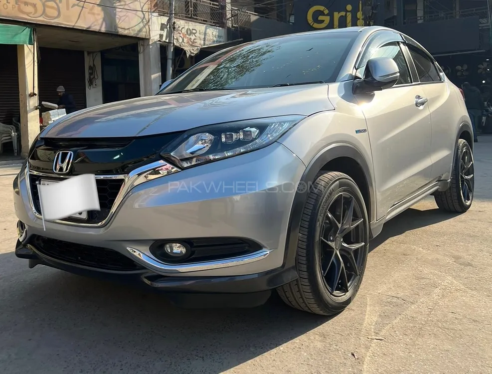 Honda Vezel 2017 for Sale in Lahore Image-1