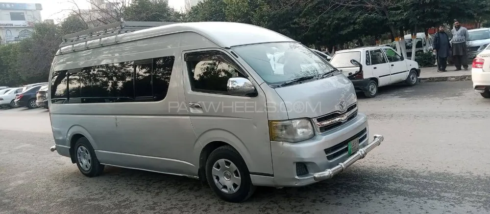 Toyota Hiace 2015 for Sale in Islamabad Image-1