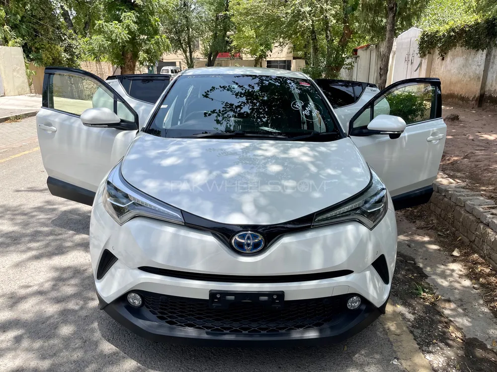Toyota C-HR 2017 for Sale in Islamabad Image-1