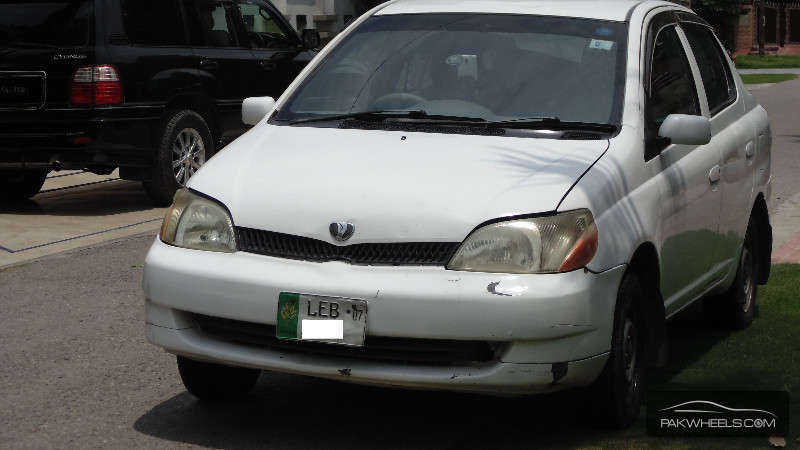 Toyota Platz 2000 for Sale in Lahore Image-1