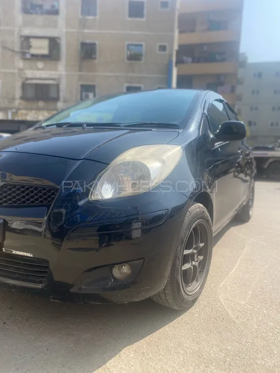 Toyota Vitz 2010 for Sale in Karachi Image-1