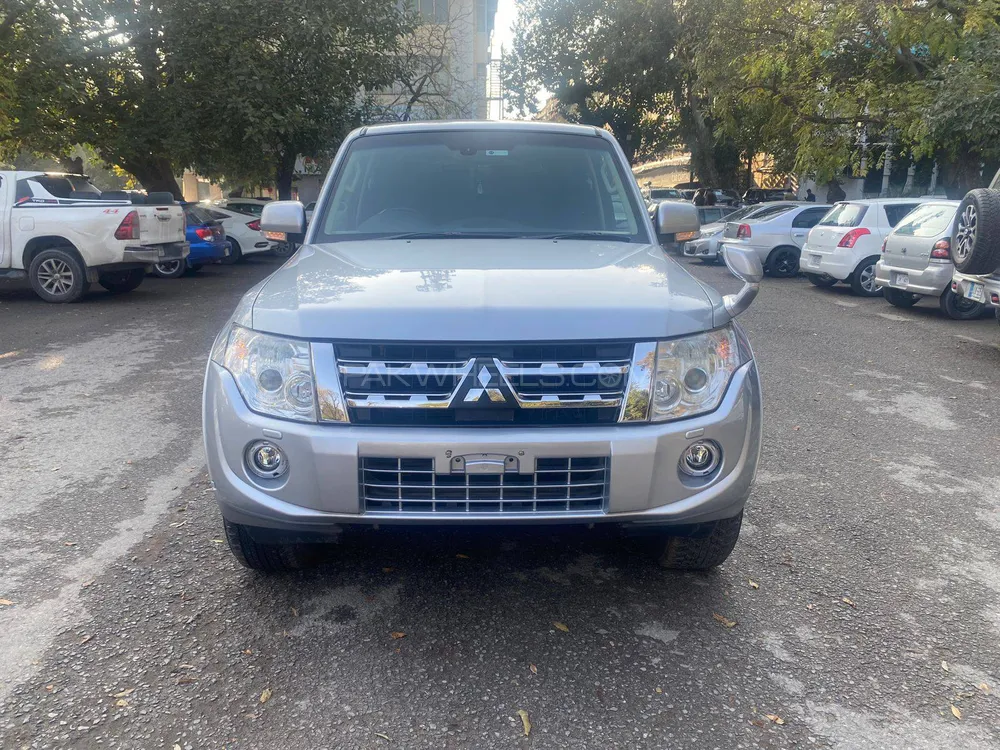 Mitsubishi Pajero 2013 for Sale in Islamabad Image-1